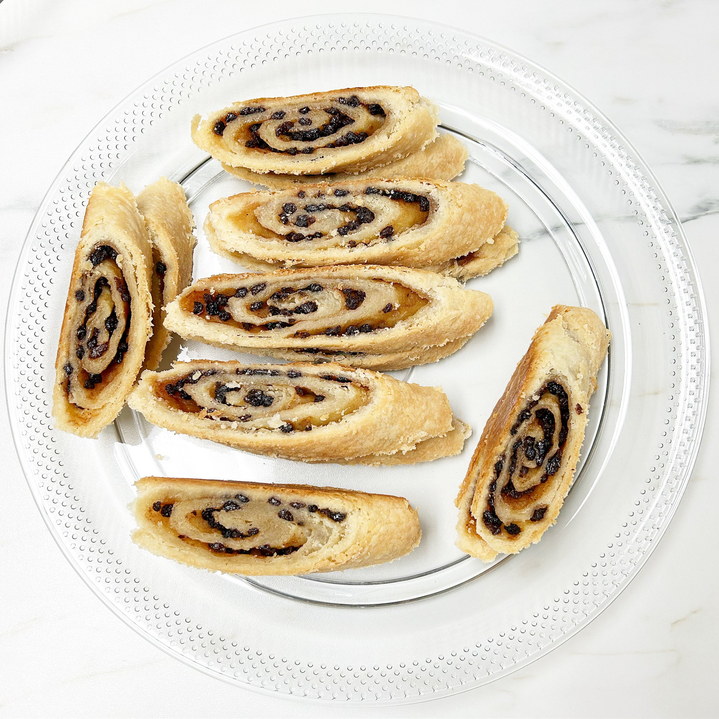 Cocktail Currant Rolls