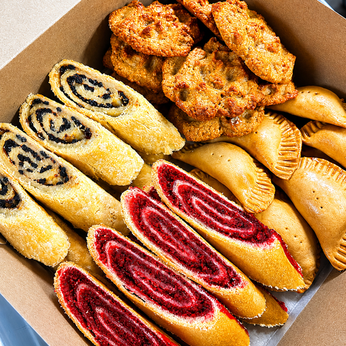 Grenadian Calypso Pastry Box – 32 Cocktail-Size Assorted Pastries